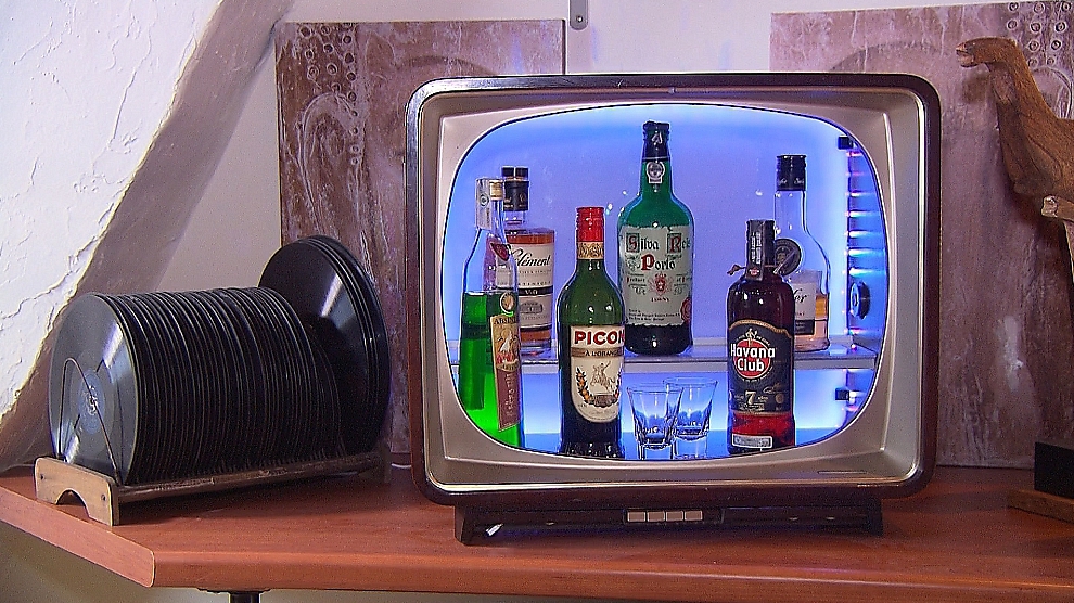 TV bar