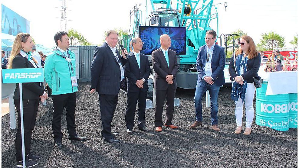 Kobelco draagt de nieuwe CKE900G-2 over aan de Britse Q Crane & Plant Hire