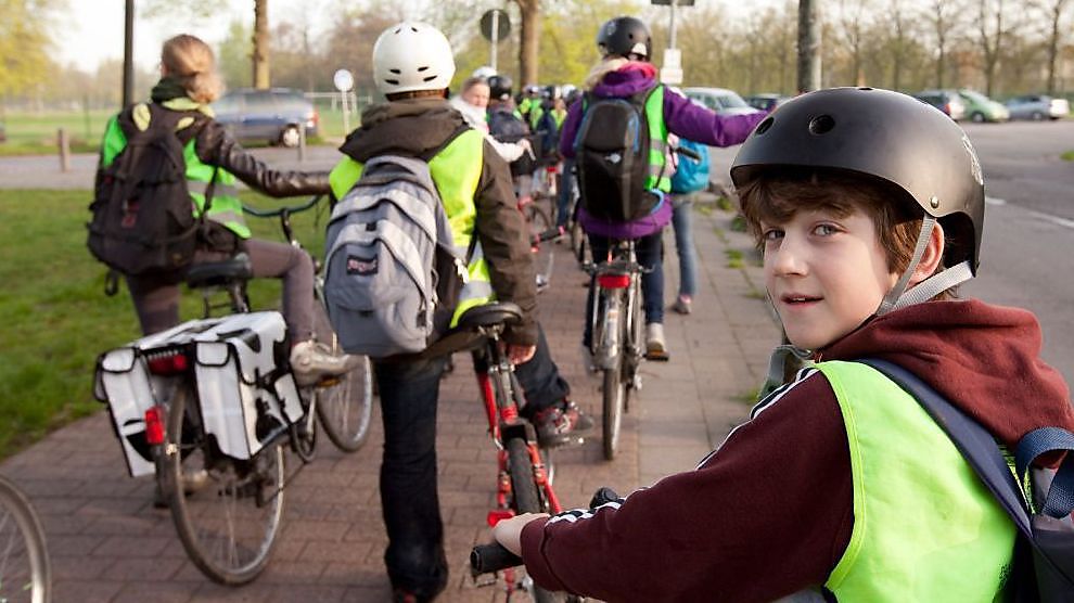 Bouw werkt mee aan verkeersveilige schoolomgeving via Charter Werftransport