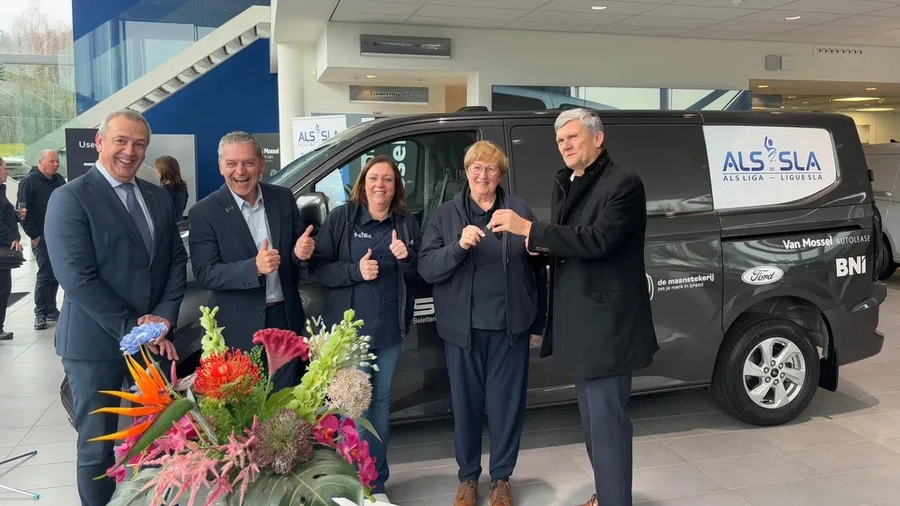 Ford et Van Mossel soutiennent la Ligue SLA avec une camionnette